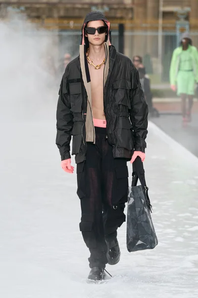 Look 17